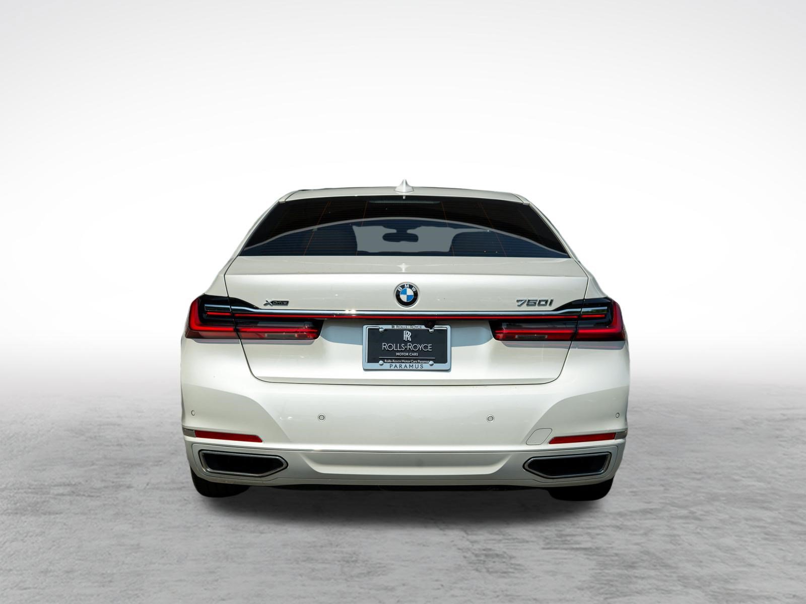 Used 2022 BMW 750i xDrive w/ Executive Package AWD/4WD image 9