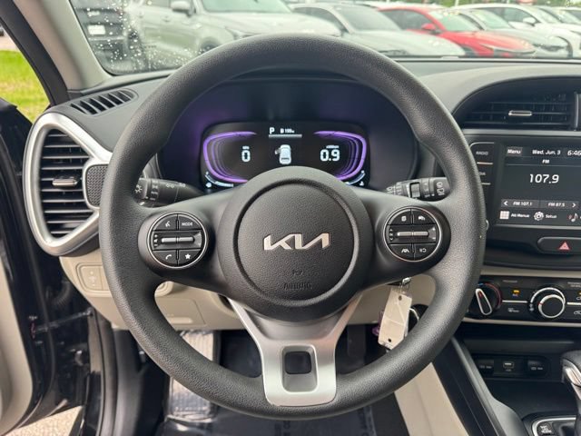 Certified 2025 Kia Soul LX w/ LX Technology Package FWD image 23