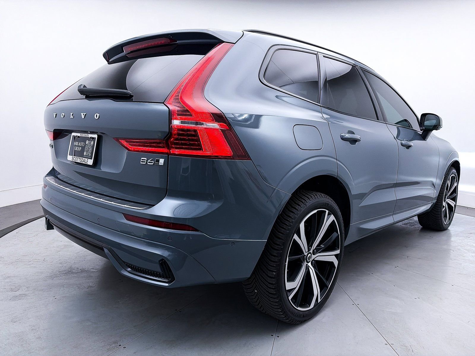 Used 2023 Volvo XC60 B6 Ultimate w/ Protection Package Premier image 18