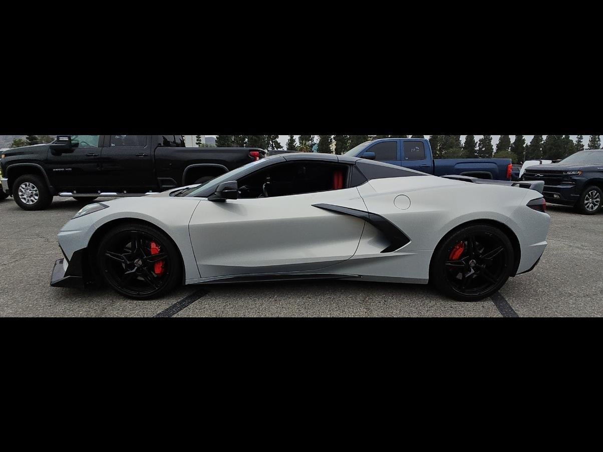 Used 2021 Chevrolet Corvette Stingray Convertible w/ Z51 Performance Package RWD image 8