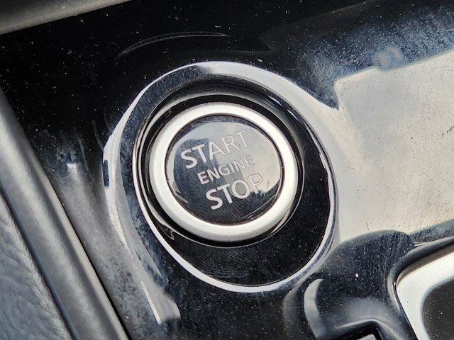 Used 2024 Nissan Versa SR image 8