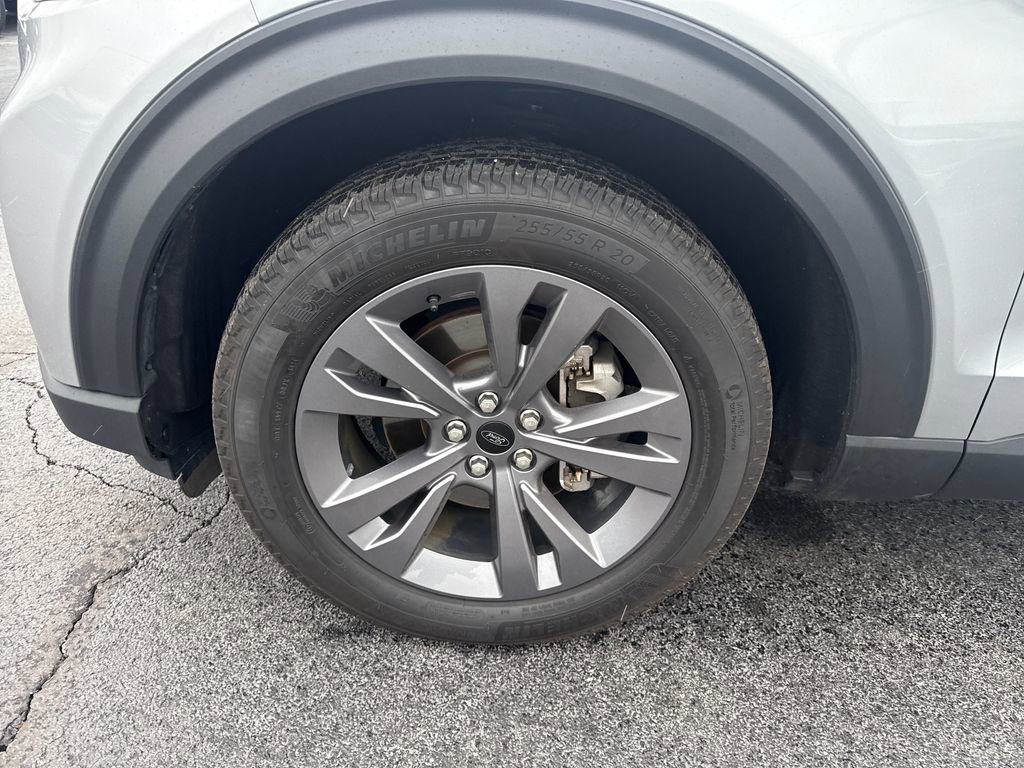 Used 2025 Ford Explorer Active w/ Active Comfort Package image 16