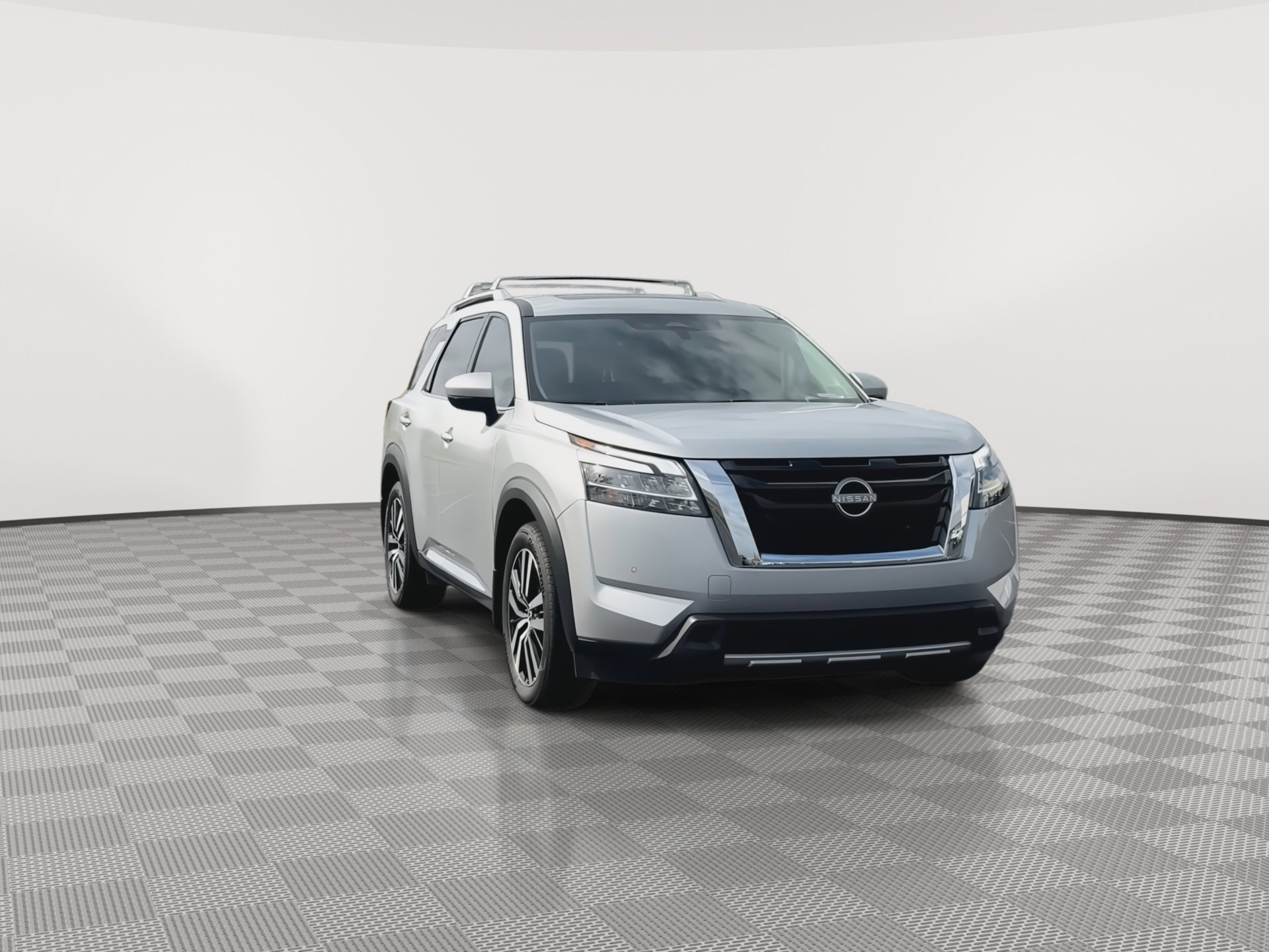 Used 2023 Nissan Pathfinder Platinum image 3