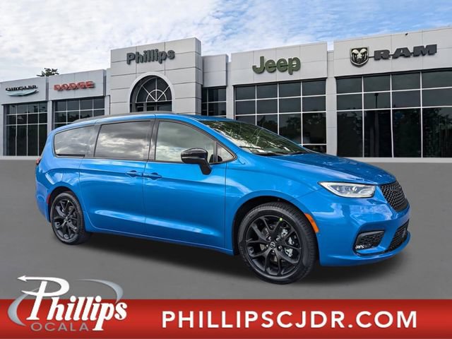 New 2026 Chrysler Pacifica Select w/ S Appearance Package