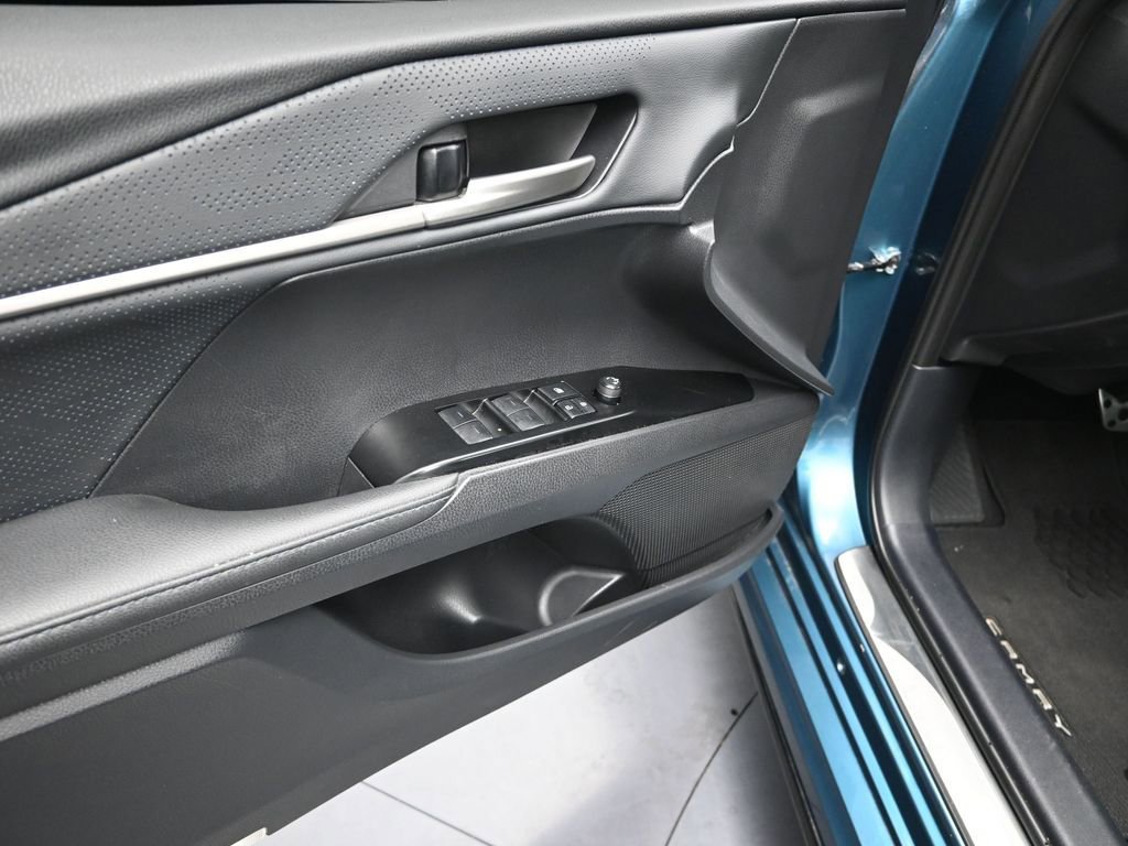 Used 2025 Toyota Camry XSE w/ Premium Plus Package image 11