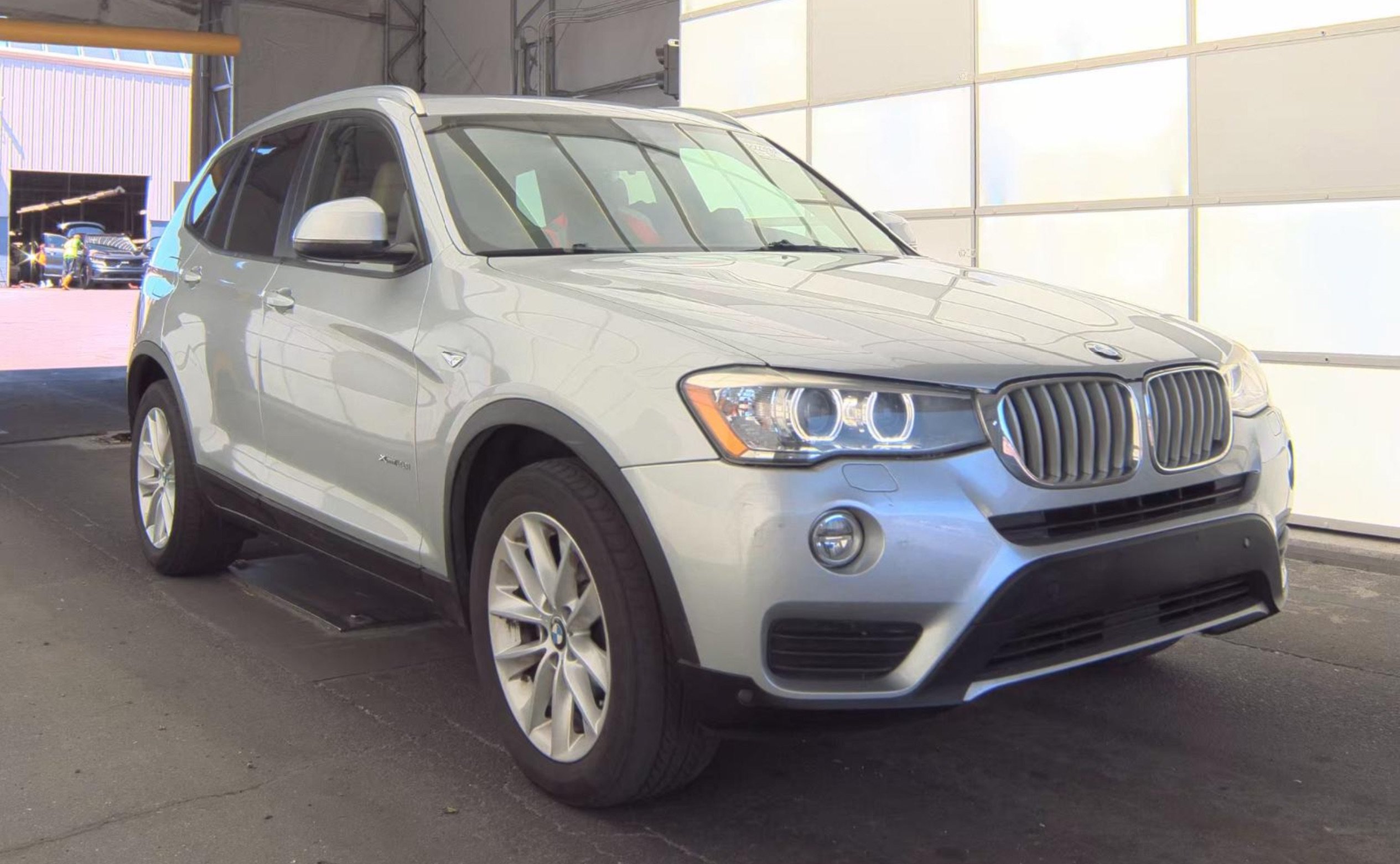 Used 2017 BMW X3 xDrive28i AWD/4WD image 3