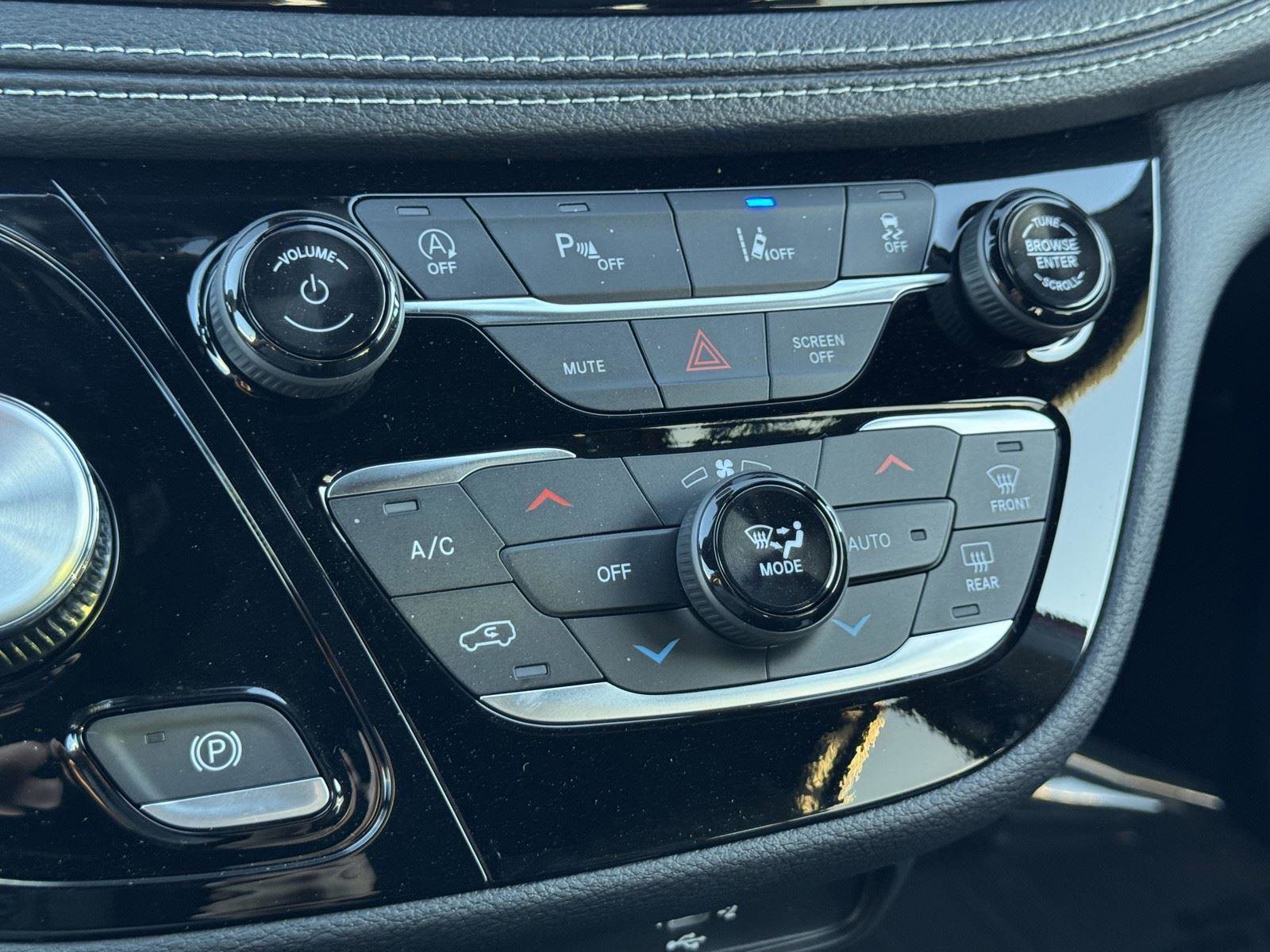 New 2026 Chrysler Pacifica Select FWD image 13