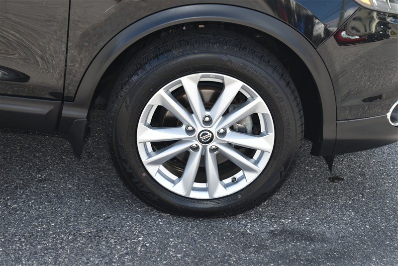 Used 2019 Nissan Rogue Sport SV w/ Technology Package AWD/4WD image 3