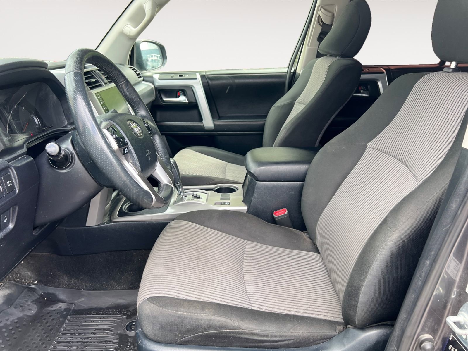 Used 2022 Toyota 4Runner SR5 AWD/4WD image 9