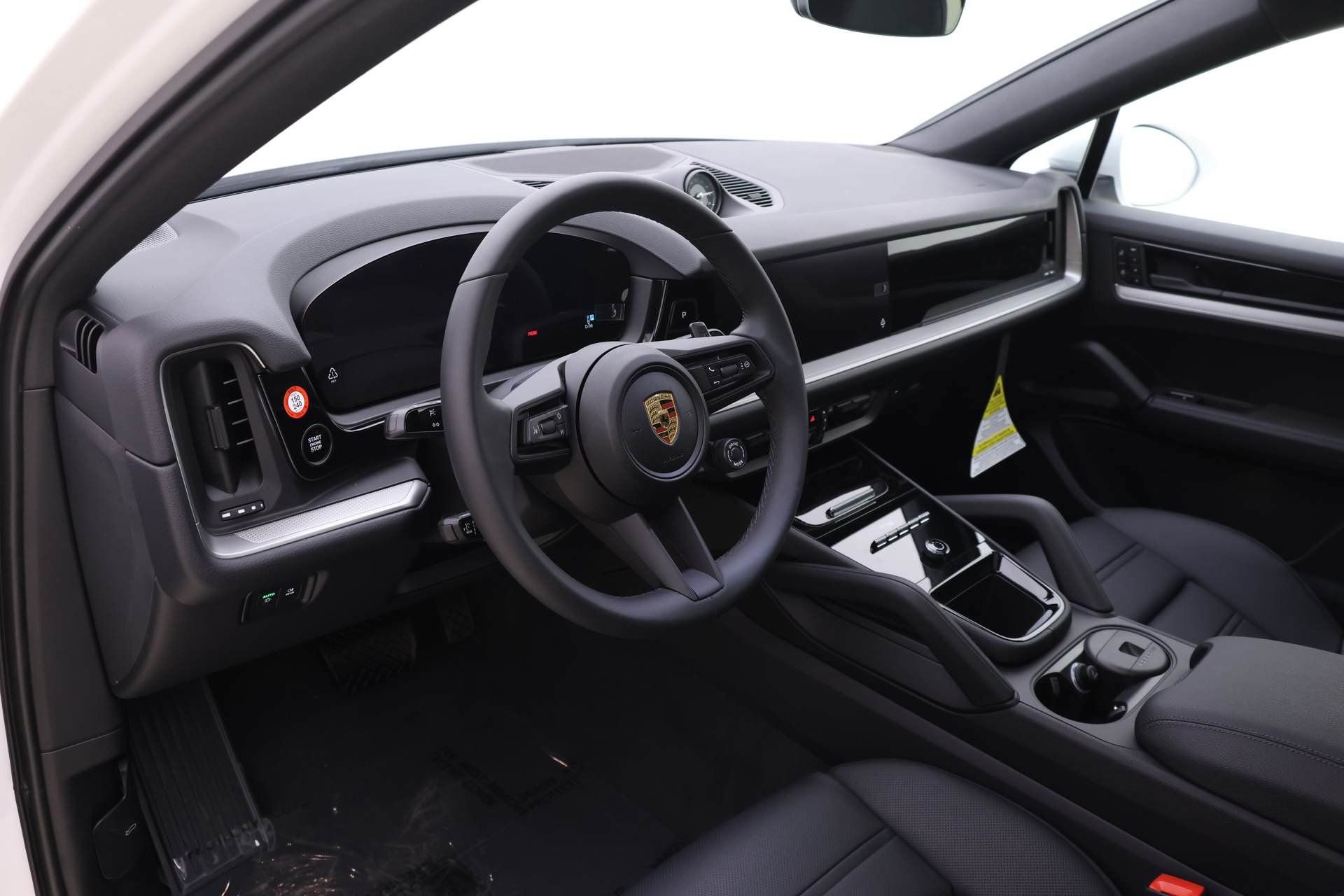 Used 2024 Porsche Cayenne Coupe image 4