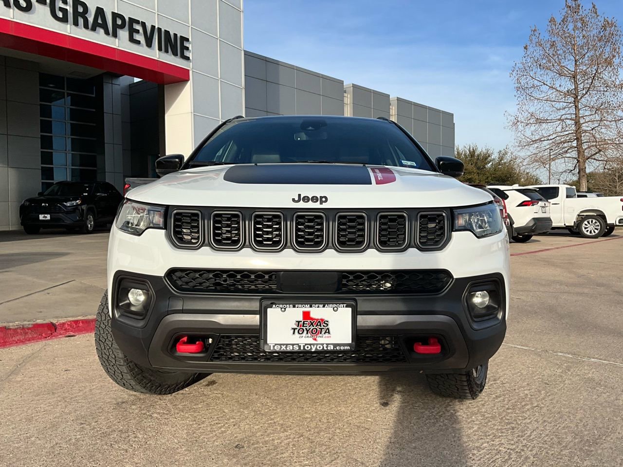 Used 2025 Jeep Compass Trailhawk image 3