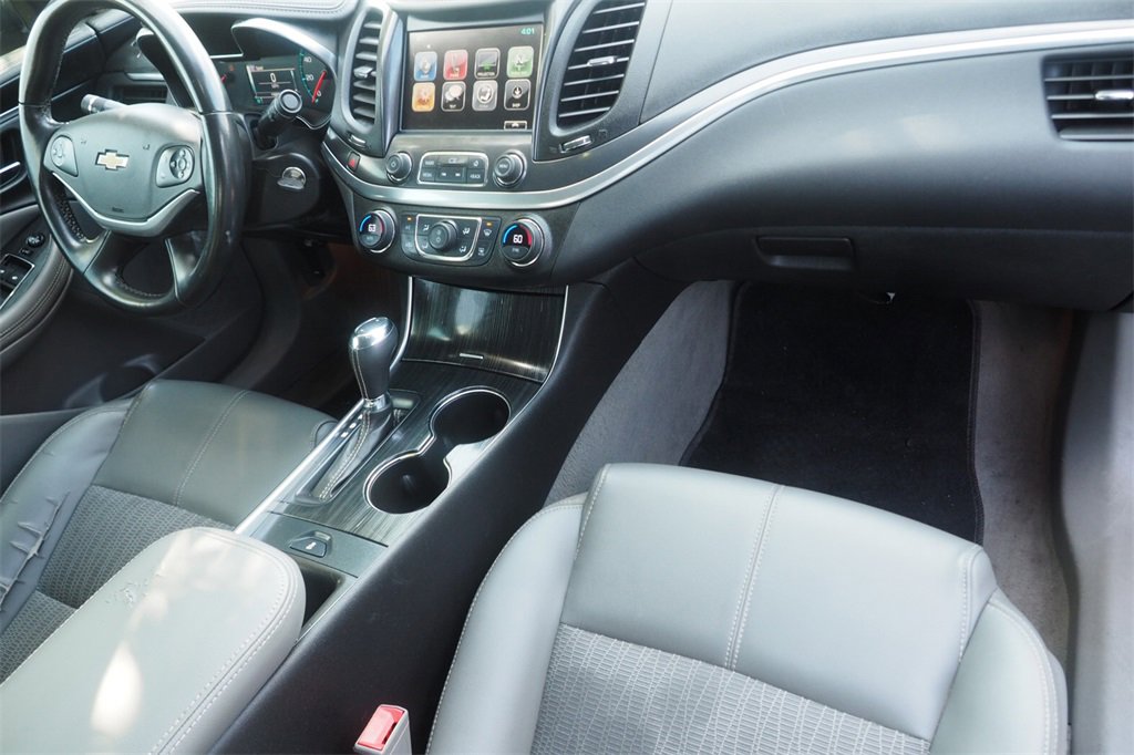 Used 2017 Chevrolet Impala LT image 25