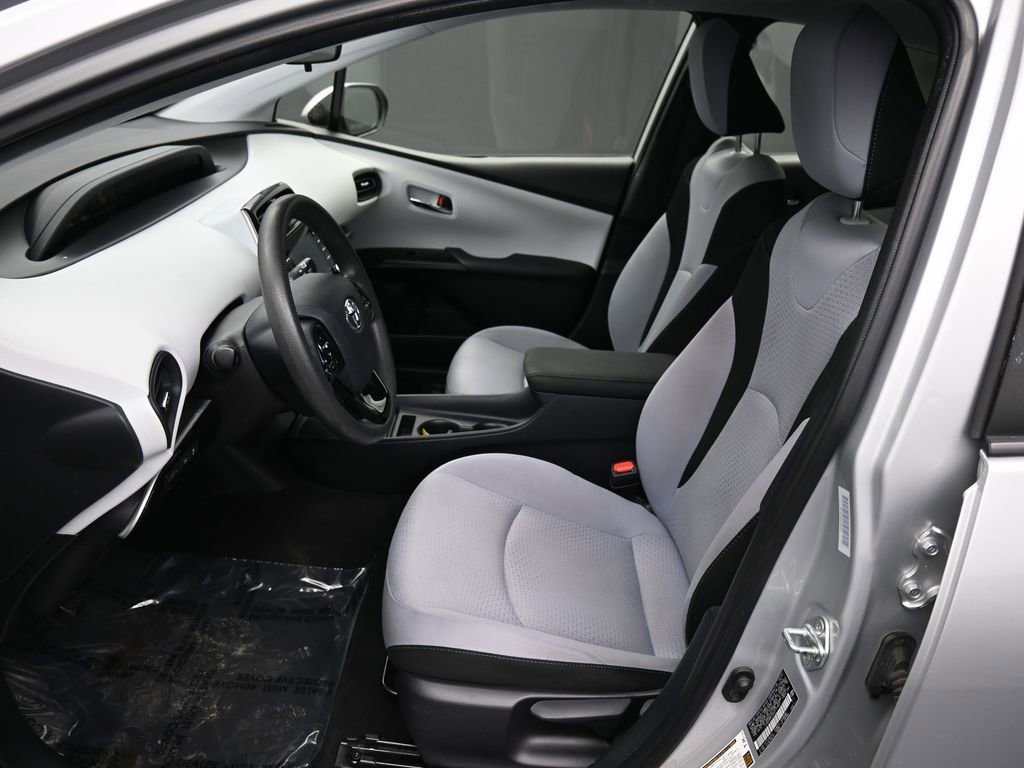 Certified 2022 Toyota Prius LE image 18