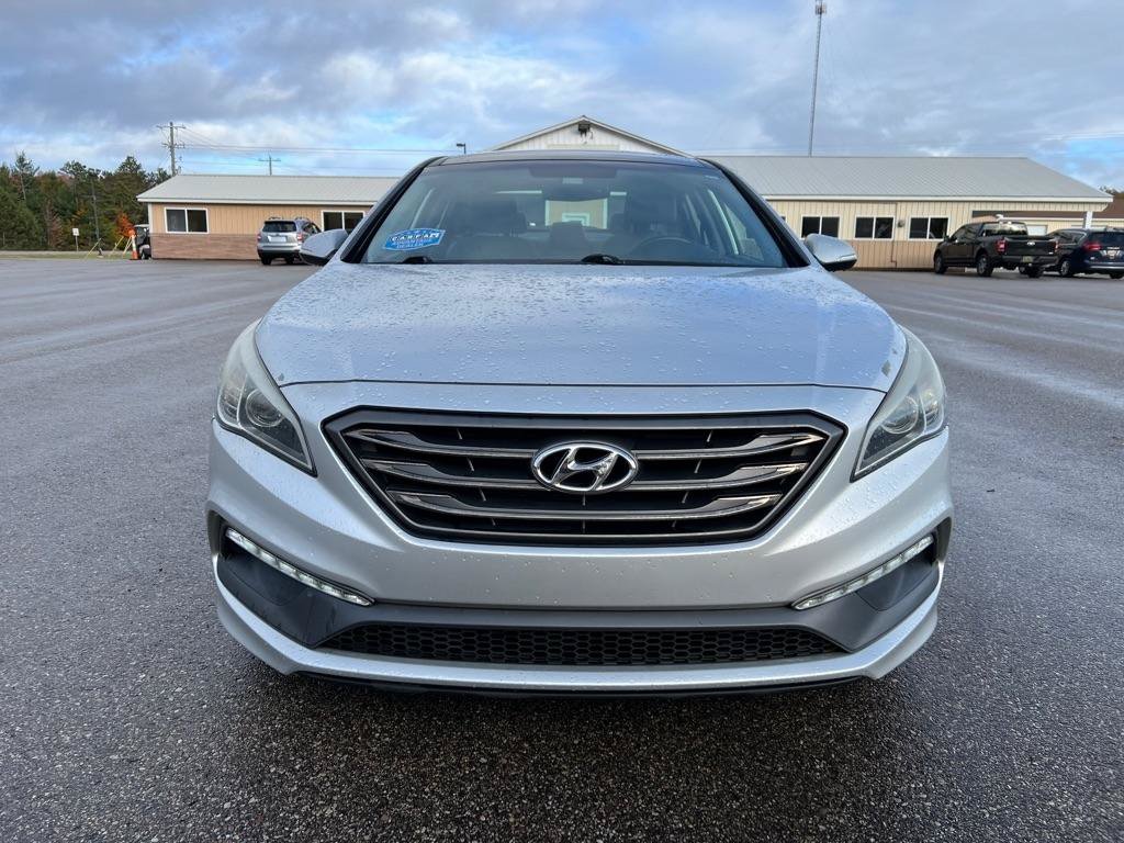 Used 2016 Hyundai Sonata Limited w/ Option Group 04 FWD image 2