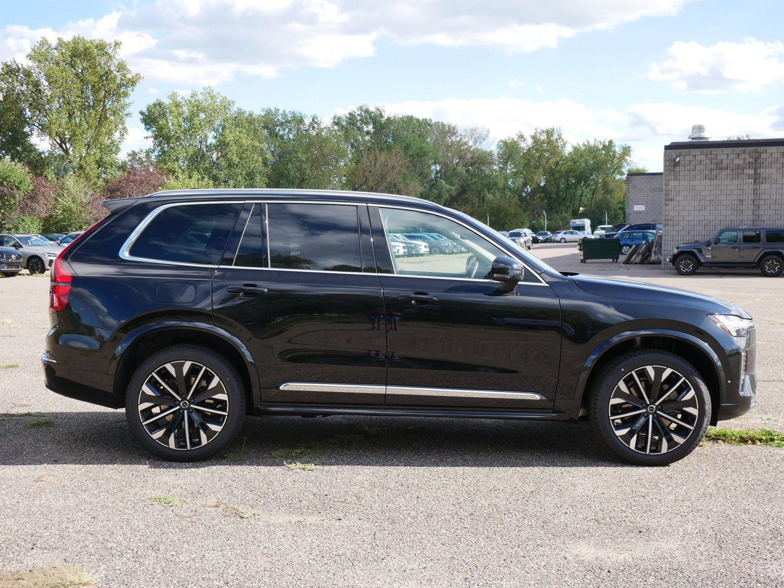 New 2027 Volvo XC90 B6 Plus AWD/4WD image 2