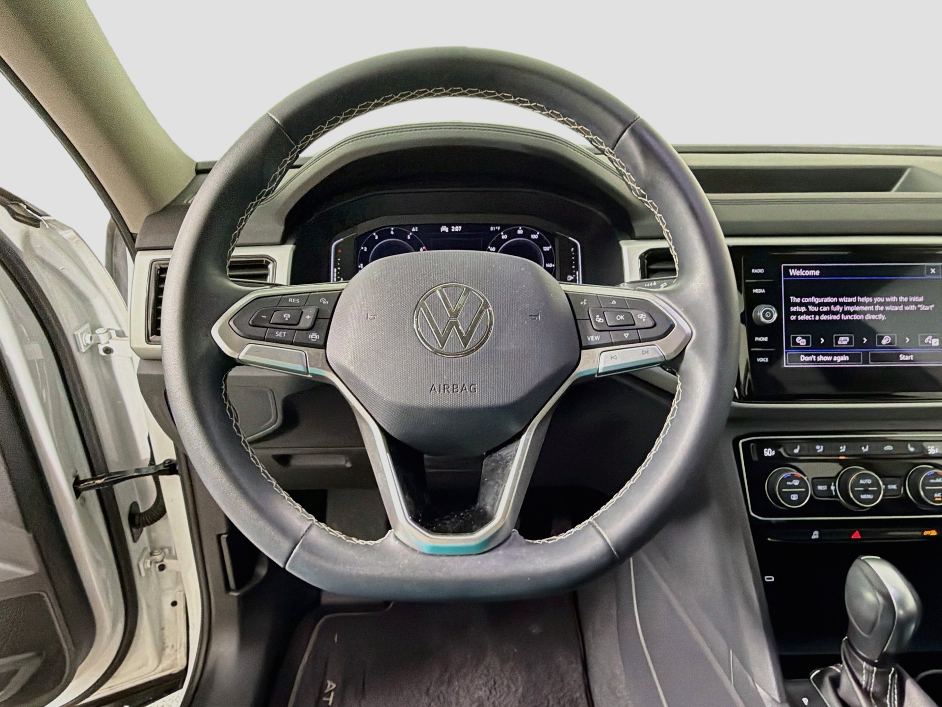 Certified 2023 Volkswagen Atlas SE w/ Black Wheel Package FWD image 11