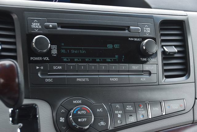 Used 2013 Toyota Sienna XLE FWD image 36