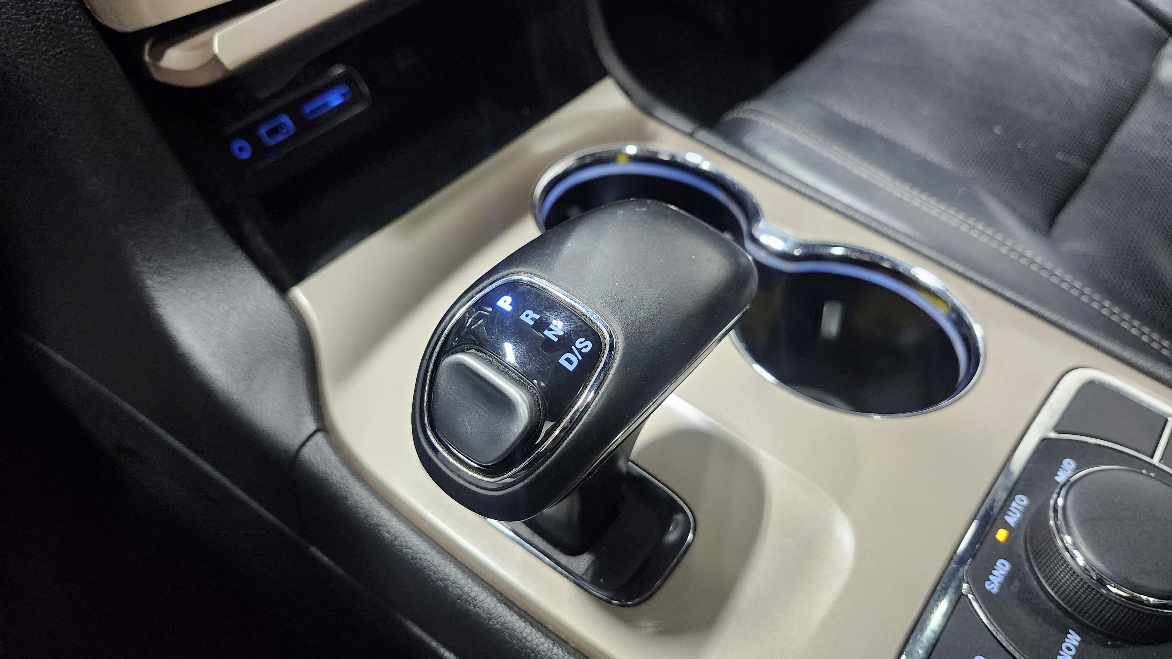 Used 2015 Jeep Grand Cherokee Limited w/ Luxury Group II image 36