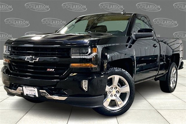 Used 2018 Chevrolet Silverado 1500 LT w/ LT Convenience Package image 3