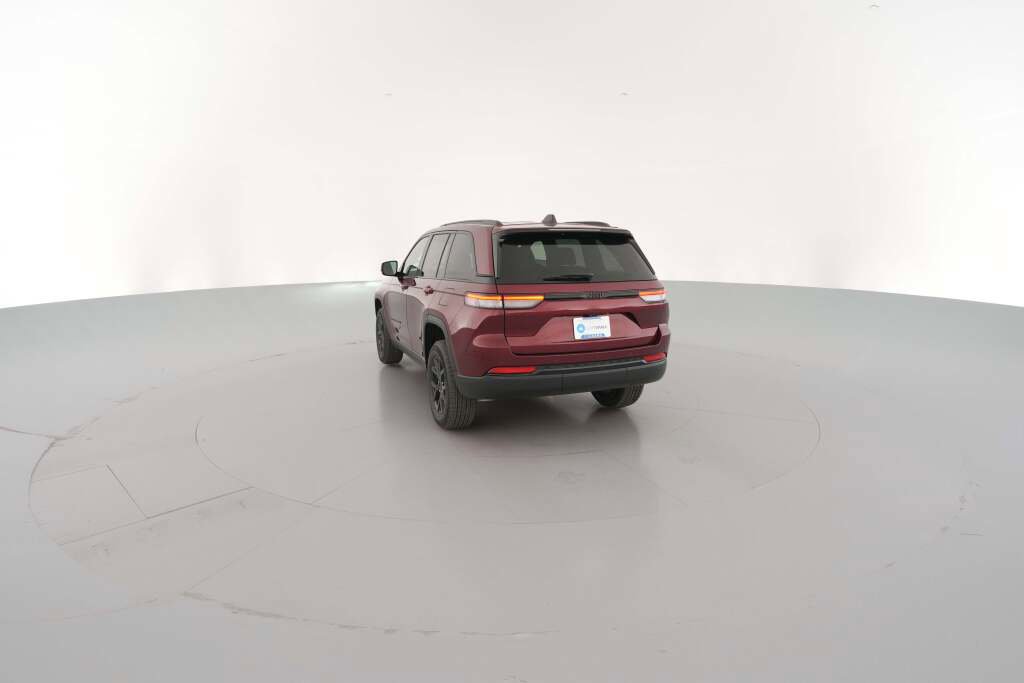 New 2025 Jeep Grand Cherokee Altitude image 9
