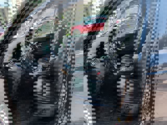 Used 2018 Land Rover Discovery Sport HSE image 15