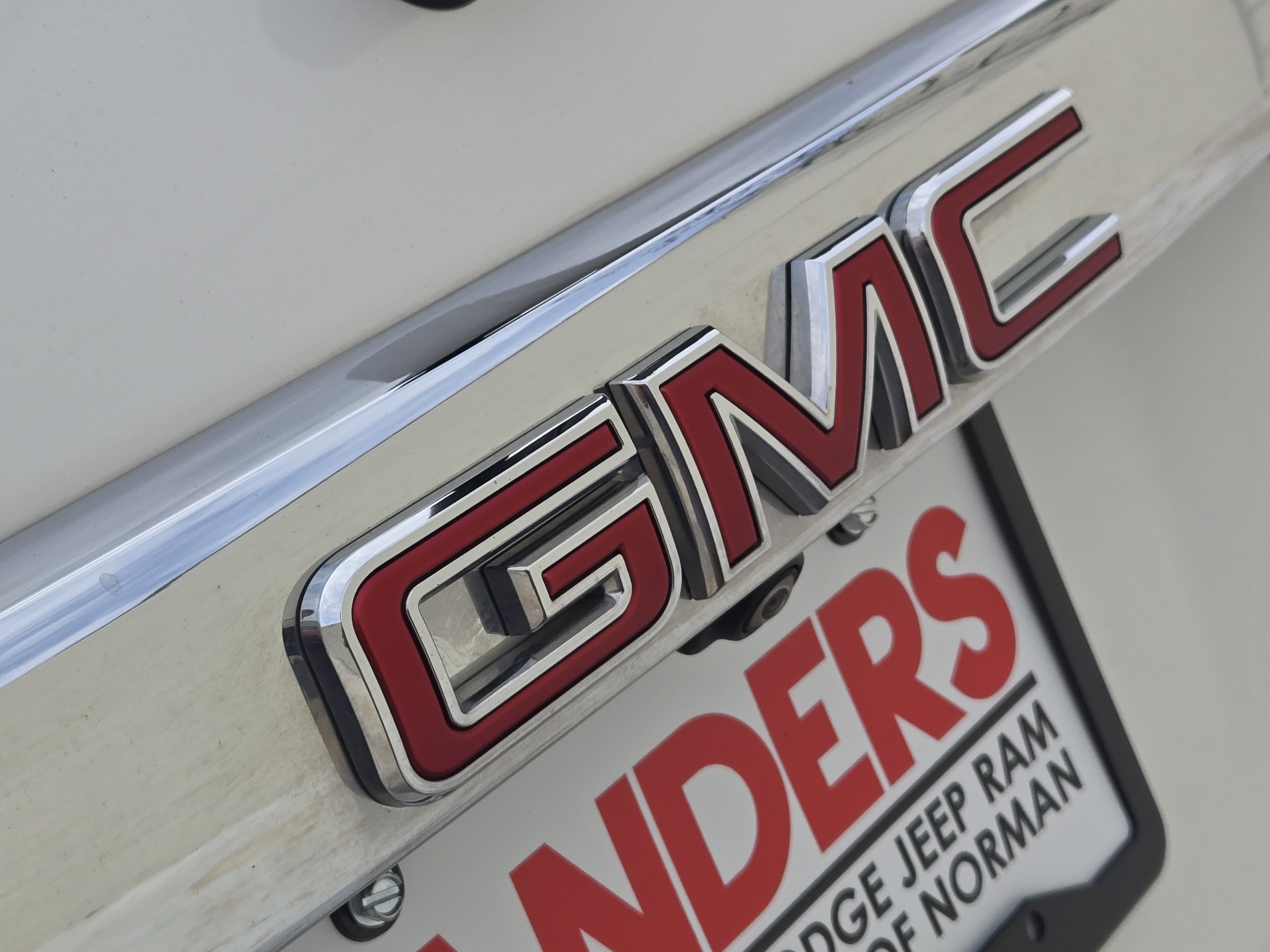 Used 2021 GMC Acadia Denali image 12