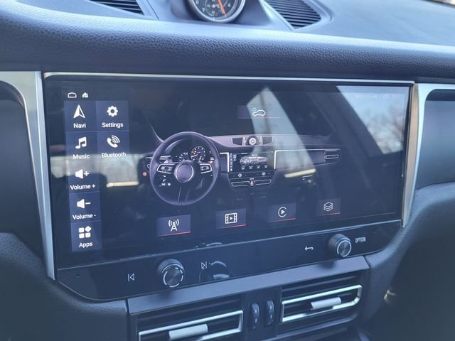 Used 2017 Porsche Macan image 21