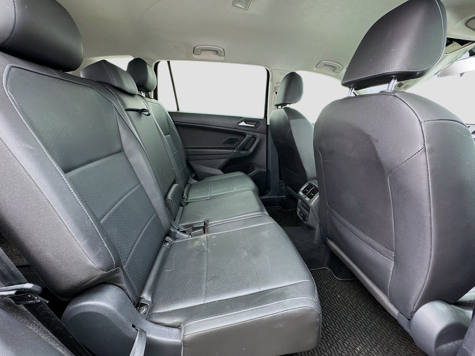 Used 2020 Volkswagen Tiguan SE FWD image 18