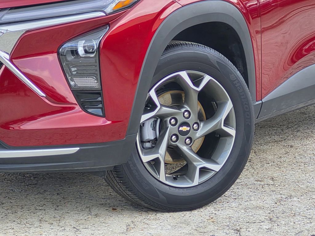 Used 2025 Chevrolet Trax LT w/ LT Convenience Package FWD image 26