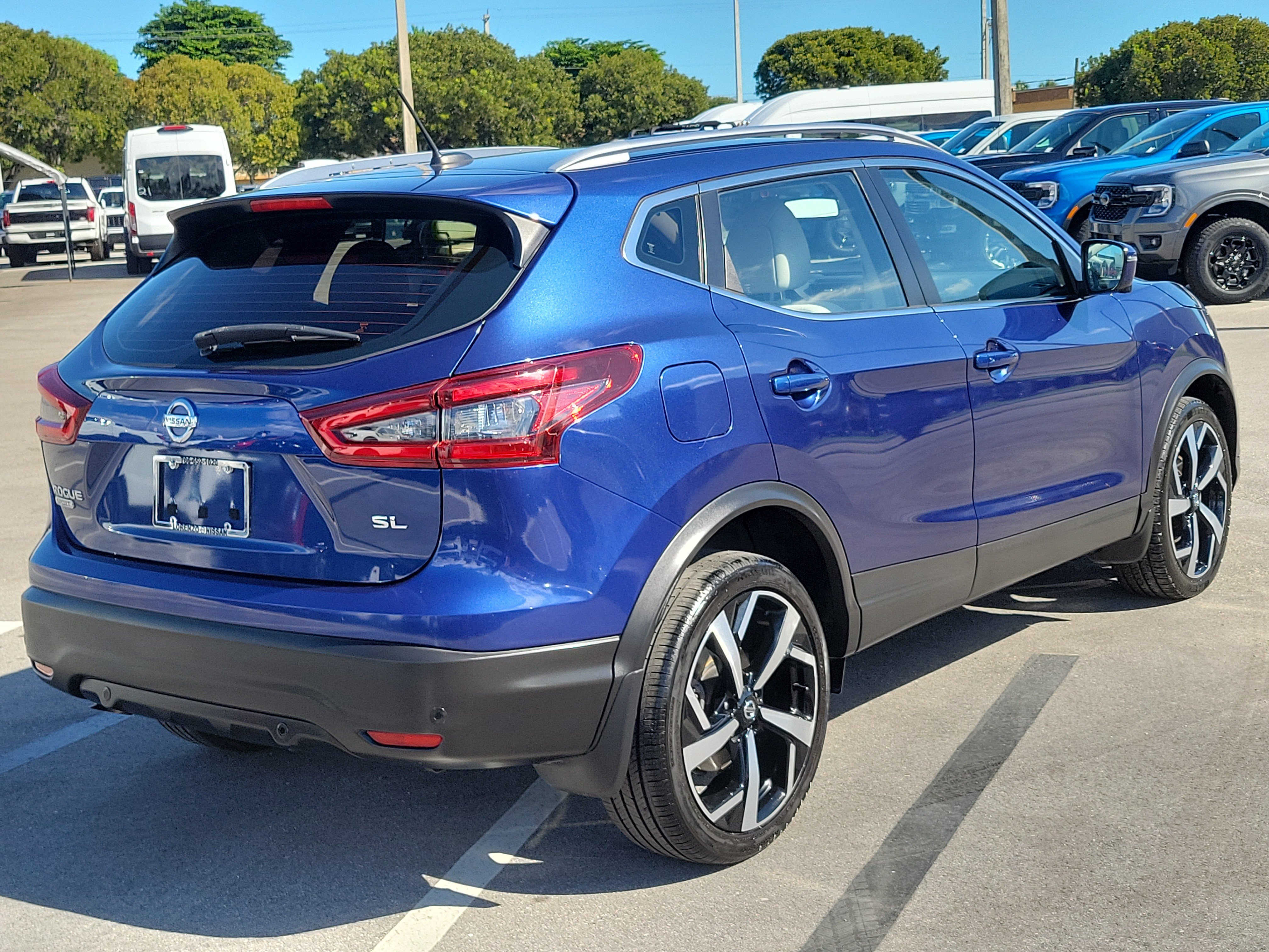 Used 2021 Nissan Rogue Sport SL w/ Premium Package FWD image 5