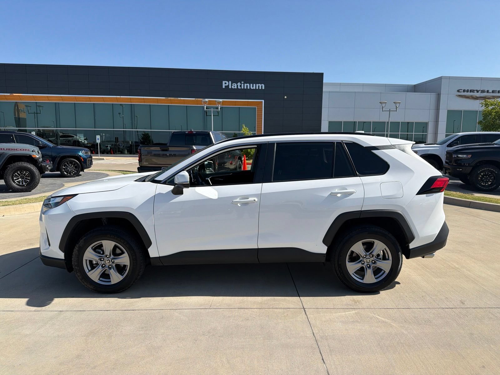 Used 2025 Toyota RAV4 XLE AWD/4WD image 2