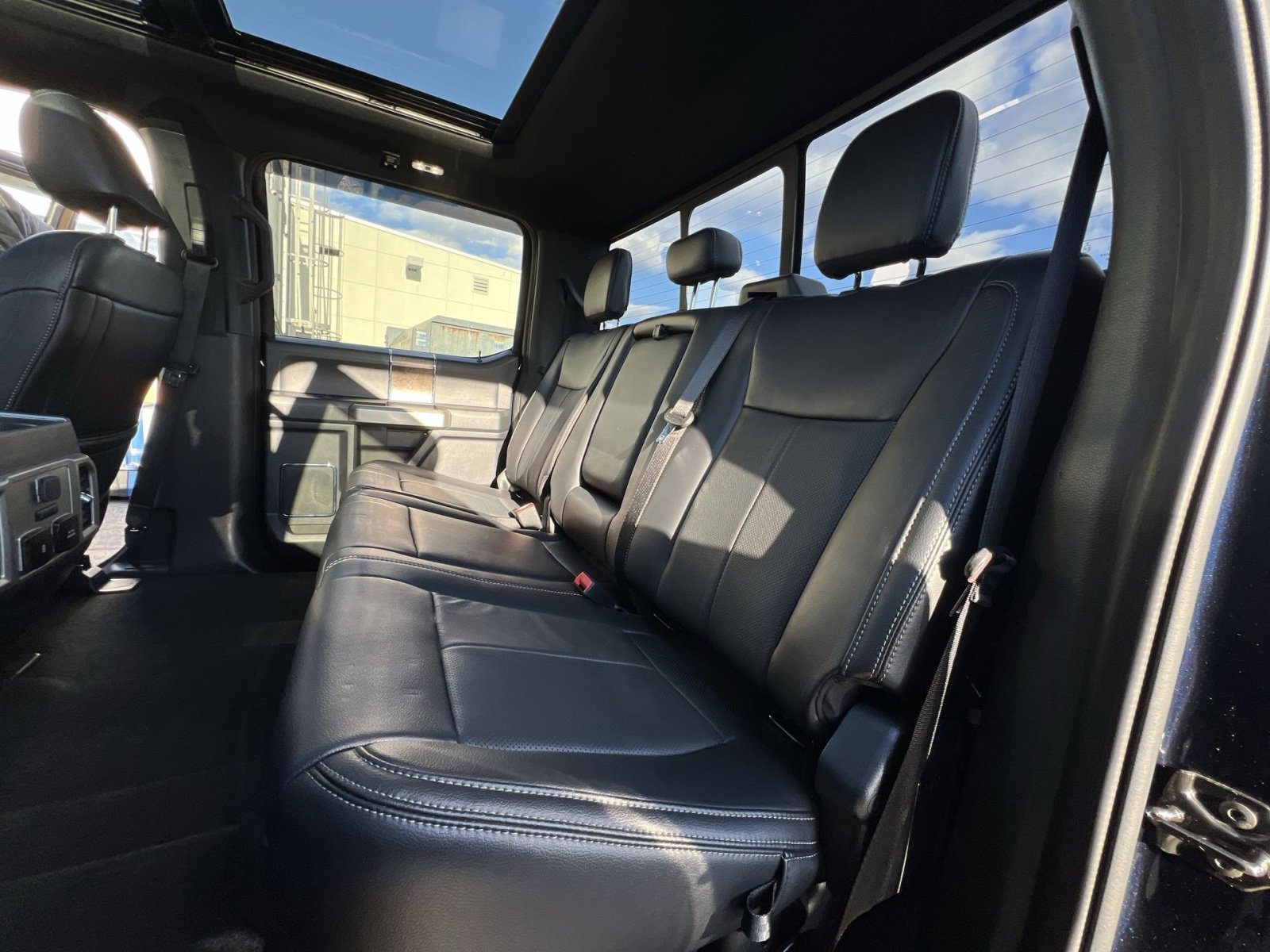 Used 2022 Ford F350 Lariat w/ Tremor Off-Road Package image 25