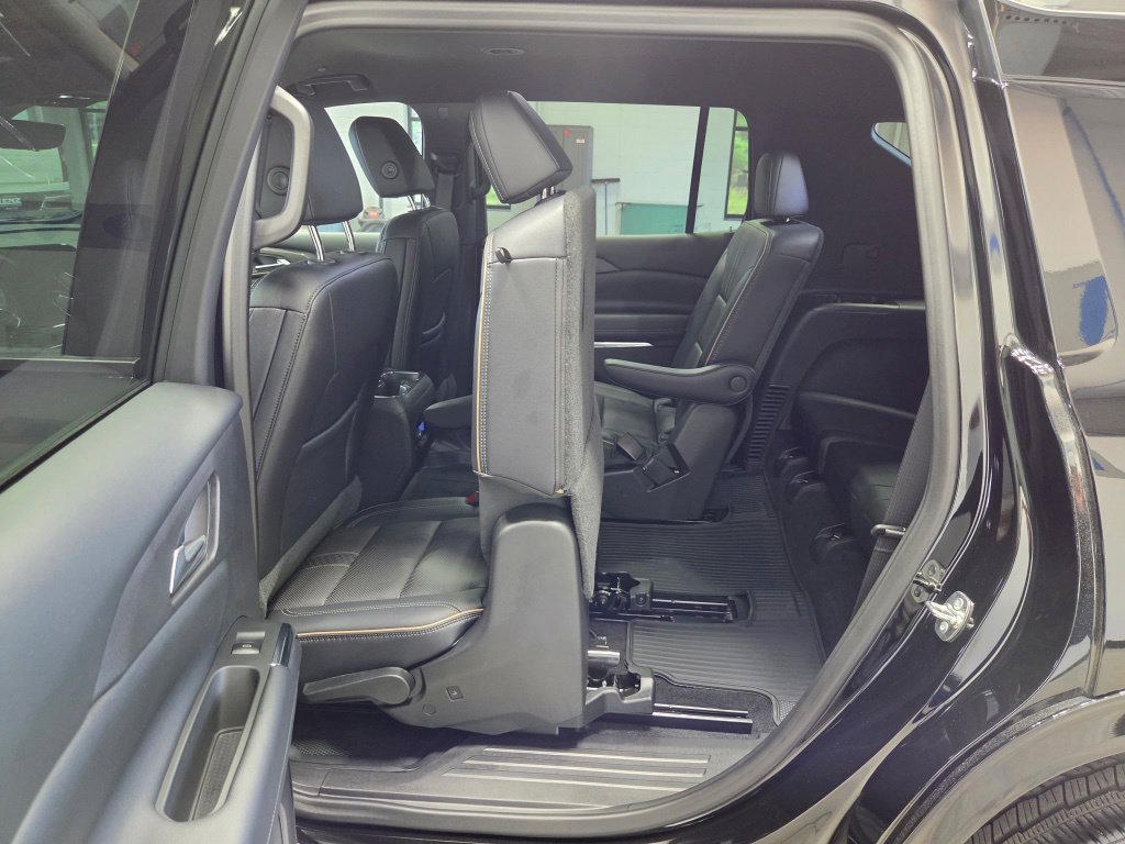 Used 2026 Chevrolet Traverse High Country w/ LPO, Floor Liner Package AWD/4WD image 23
