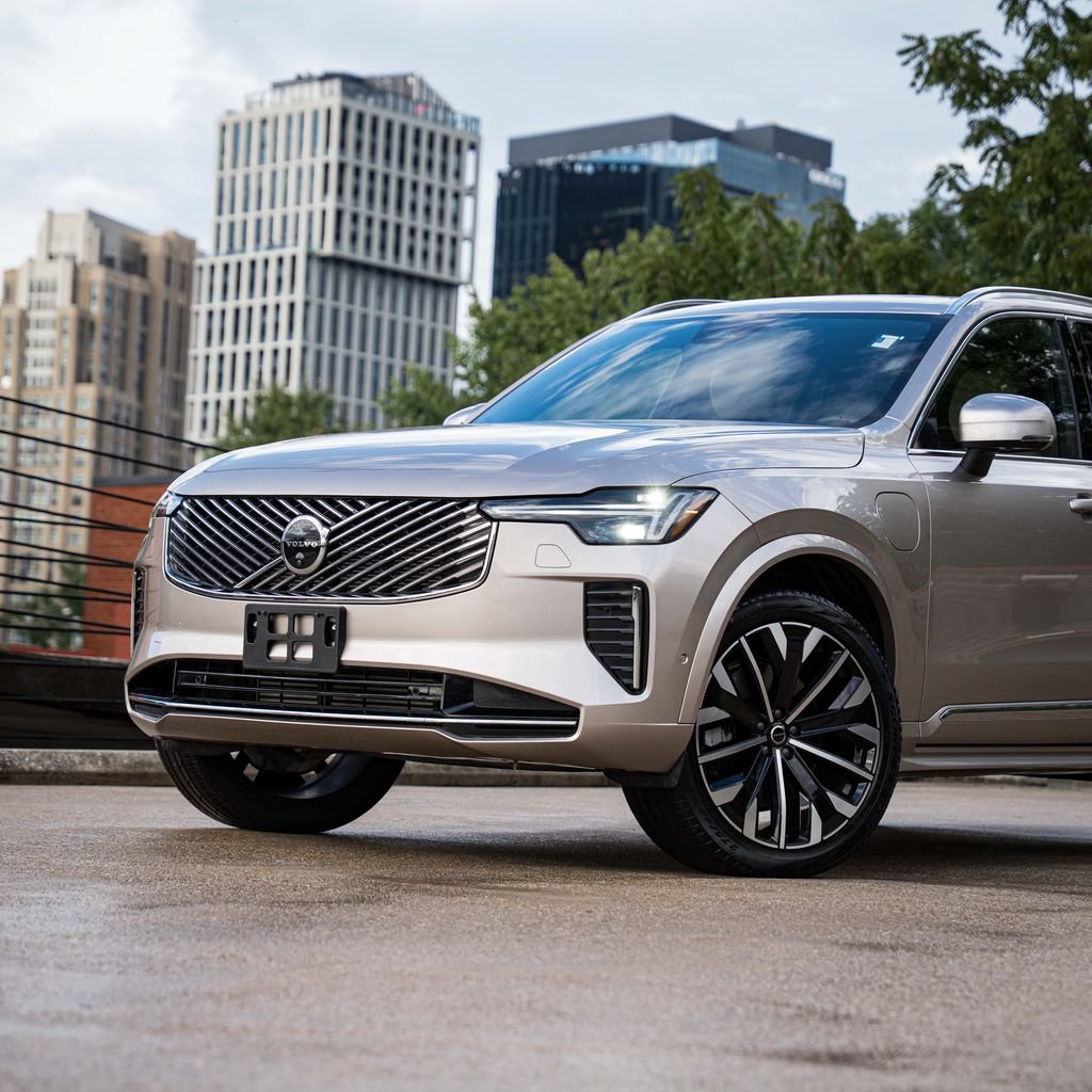 Certified 2025 Volvo XC90 T8 Plus w/ Protection Package Premier AWD/4WD image 2