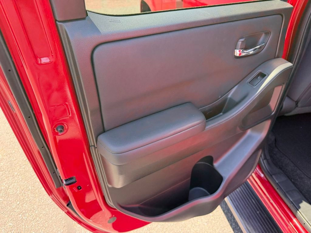 Used 2022 Nissan Frontier SV RWD image 11