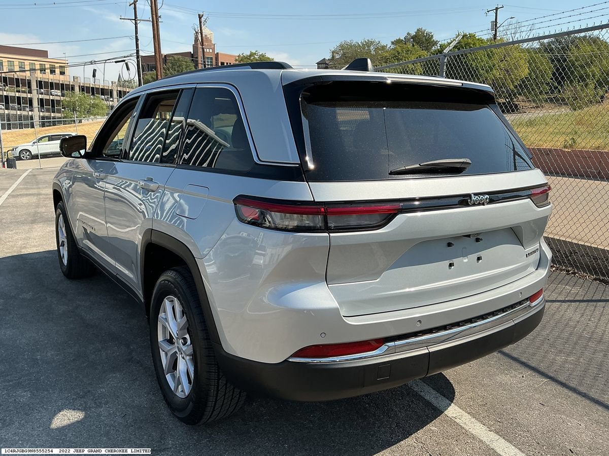 Used 2022 Jeep Grand Cherokee Limited RWD image 5