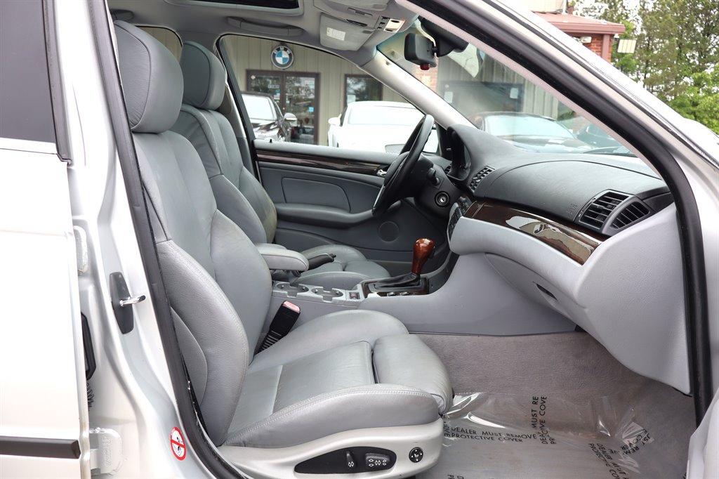 Used 2001 BMW 330i Sedan image 17