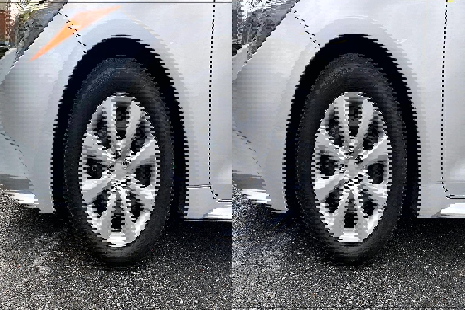 Used 2022 Toyota Corolla LE image 9