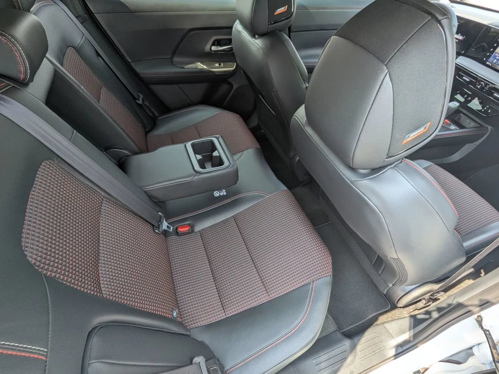 Used 2025 Nissan Kicks SR w/ SR Premium Package FWD image 14