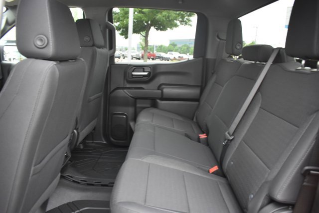 New 2026 Chevrolet Silverado 1500 Custom w/ LPO, Dark Essentials Package AWD/4WD image 19