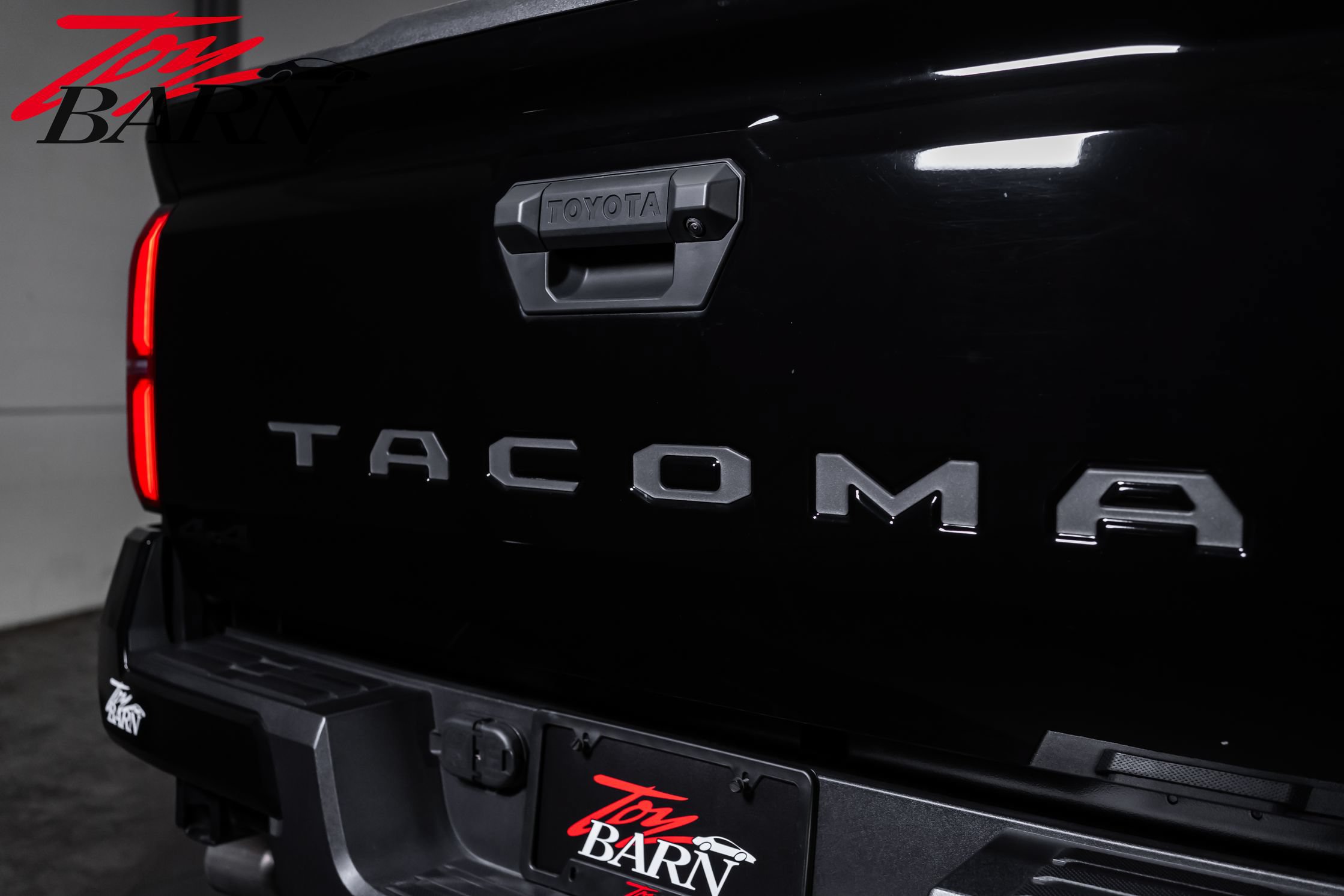 Used 2025 Toyota Tacoma TRD Off-Road AWD/4WD image 9