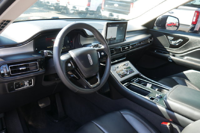 Used 2024 Lincoln Aviator AWD w/ Premium Package image 18