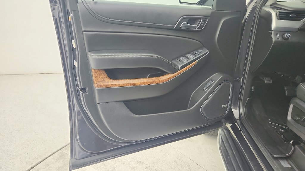 Used 2018 Chevrolet Suburban Premier RWD image 23