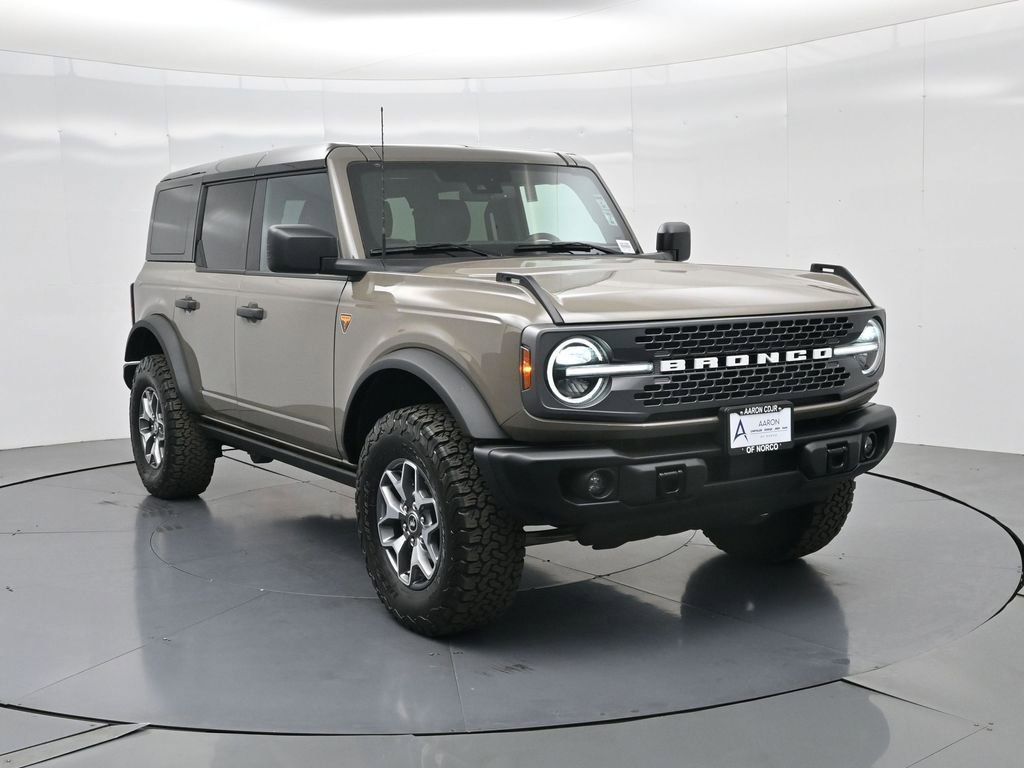 Used 2025 Ford Bronco Badlands image 4