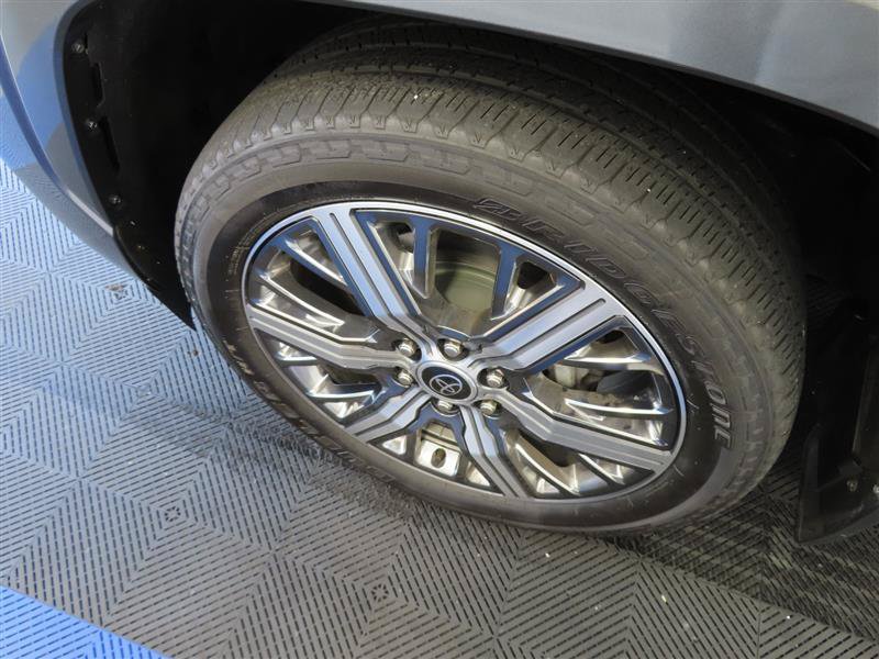 Used 2023 Toyota Sequoia Capstone AWD/4WD image 6