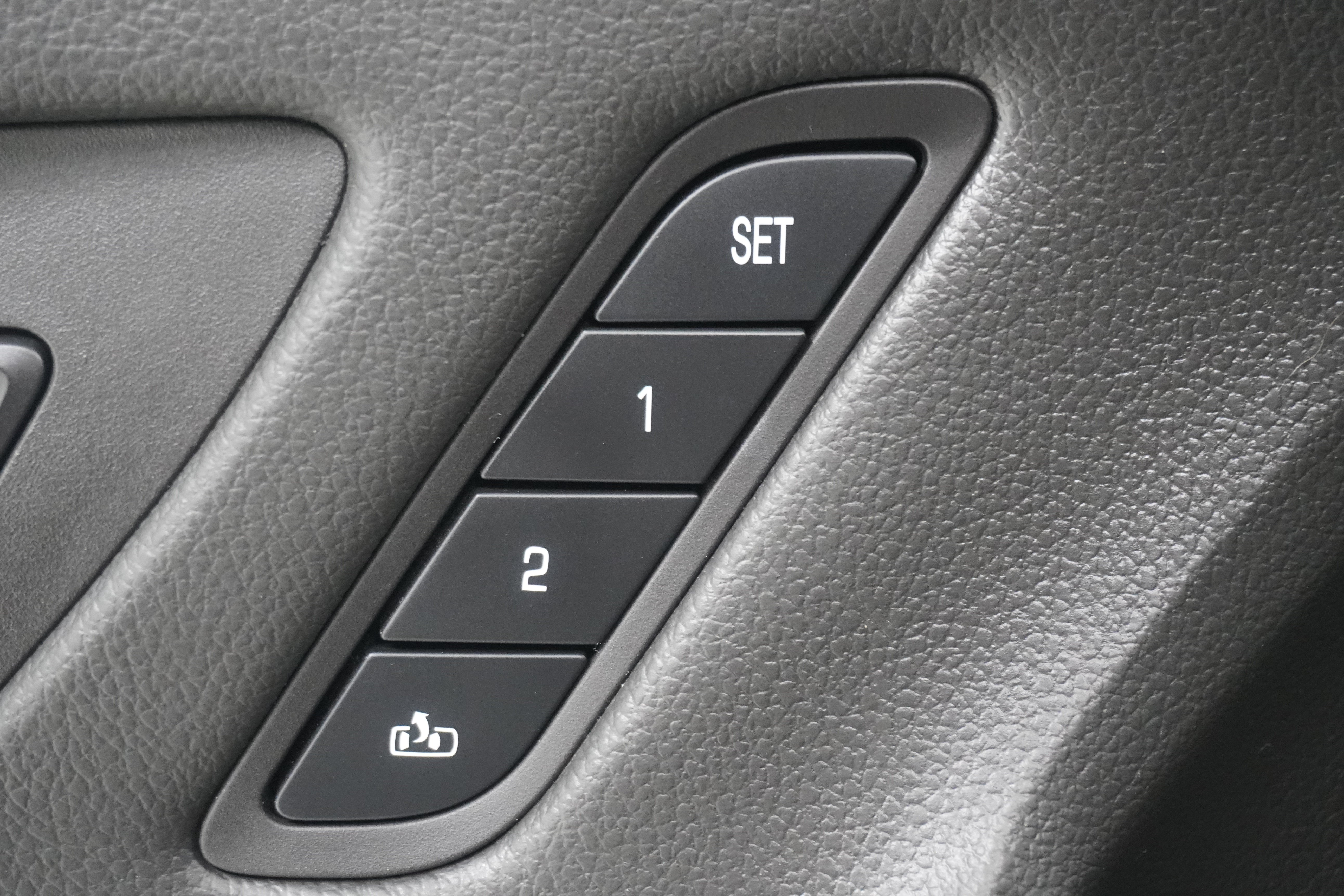 Used 2017 Buick Envision Essence FWD image 16