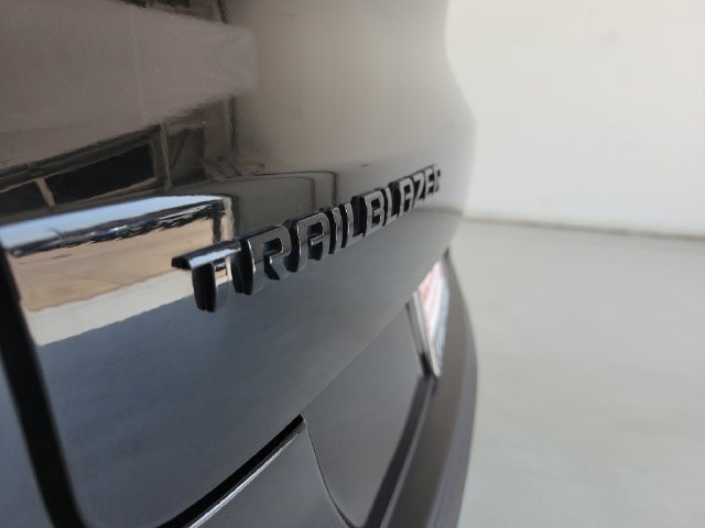 Used 2023 Chevrolet TrailBlazer RS FWD image 8
