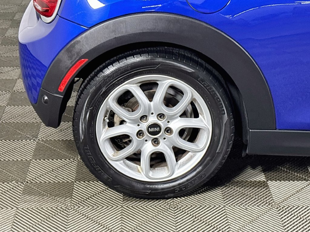 Used 2019 MINI Cooper 2-Door Hardtop w/ Premium Package FWD image 22
