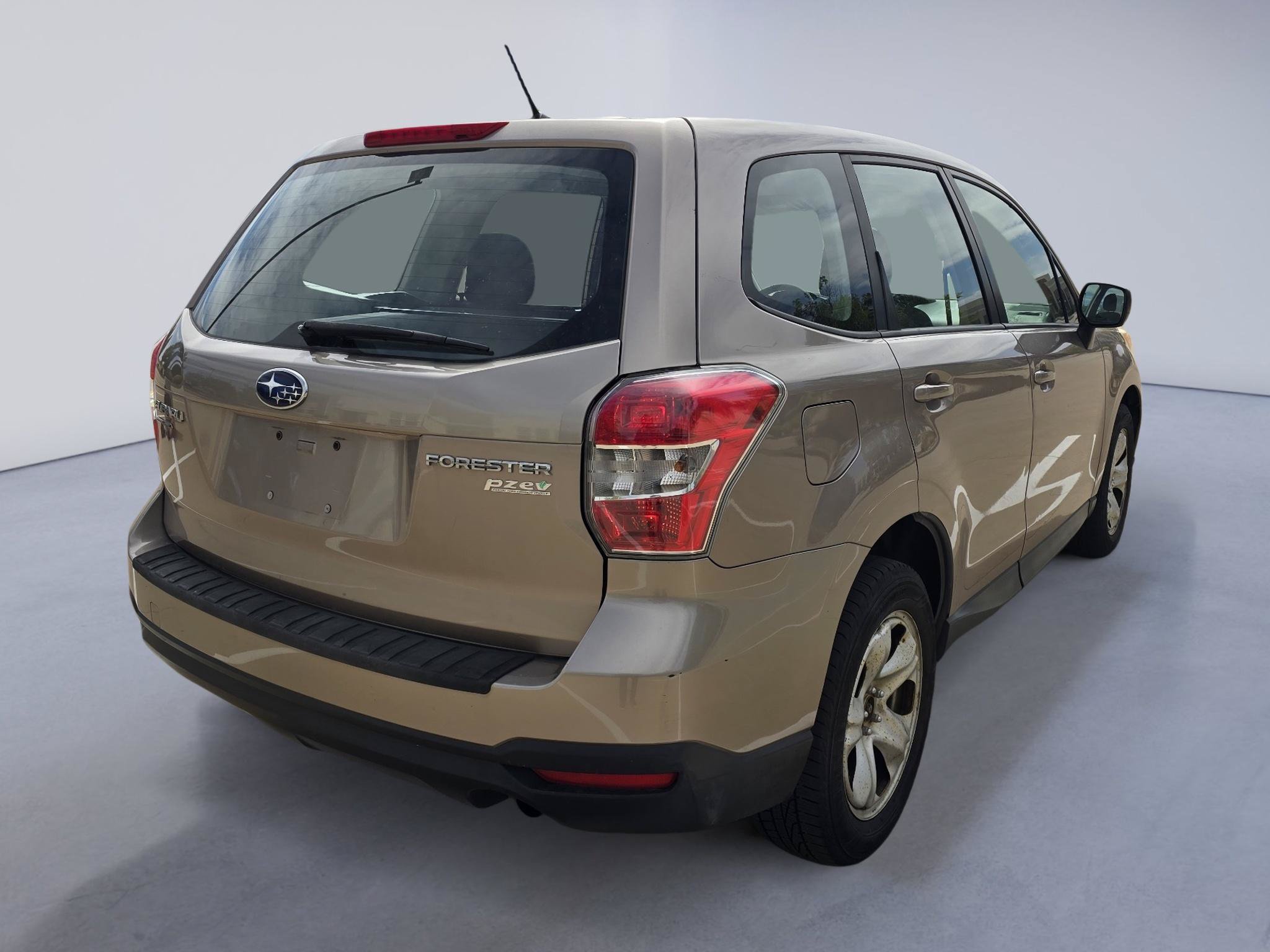 Used 2014 Subaru Forester 2.5i AWD/4WD image 6