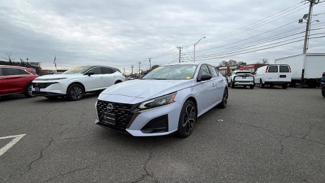 Certified 2025 Nissan Altima 2.5 SR image 1